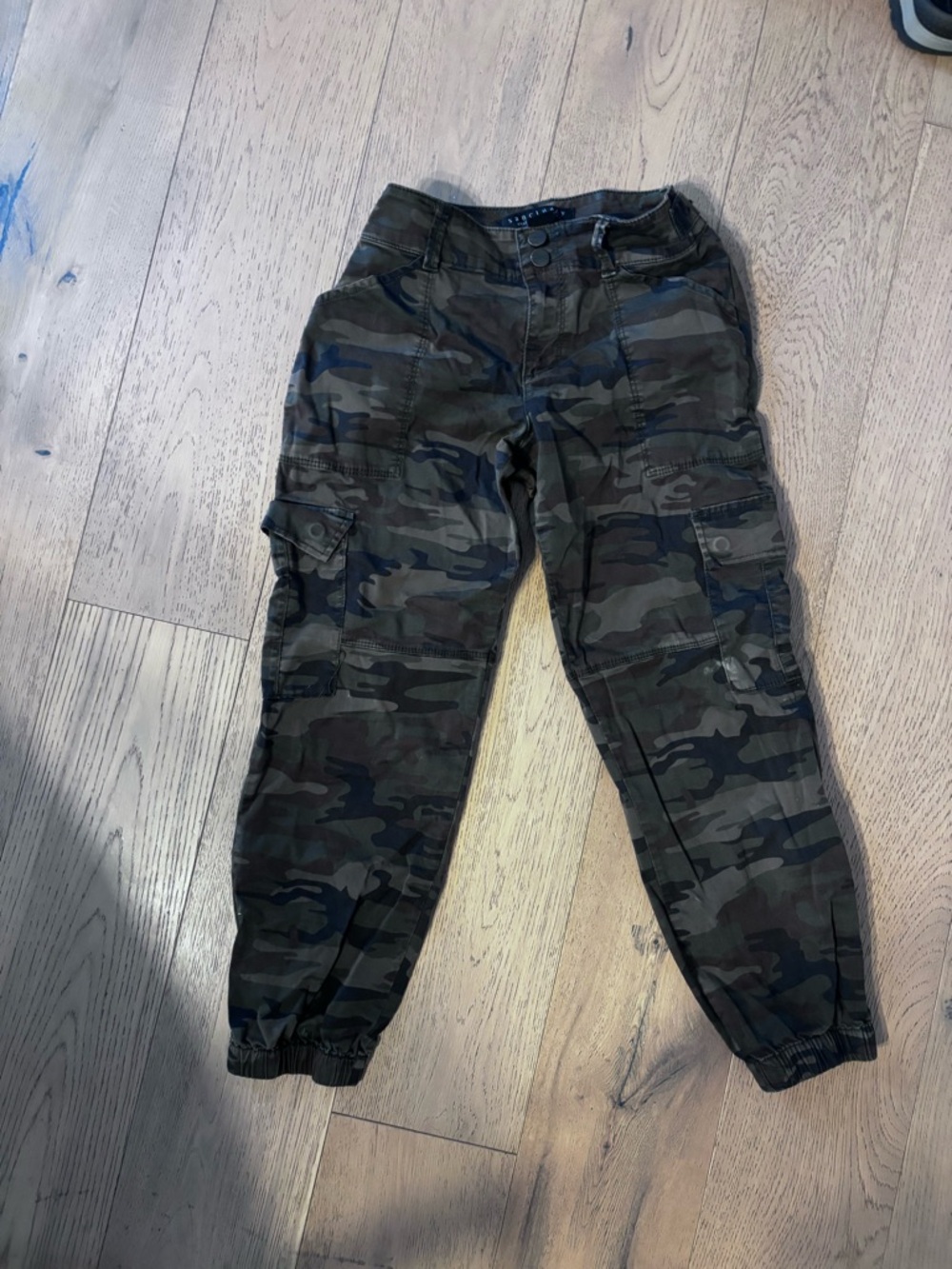 Sanctuary Camo Cargo Joggers - Olive & Blacktop